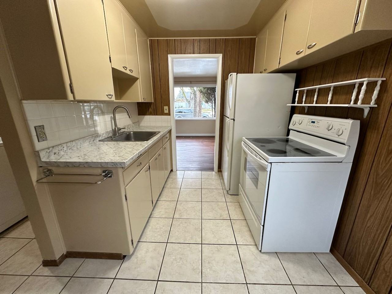 5604 N Cochran St - Photo 5 of 37