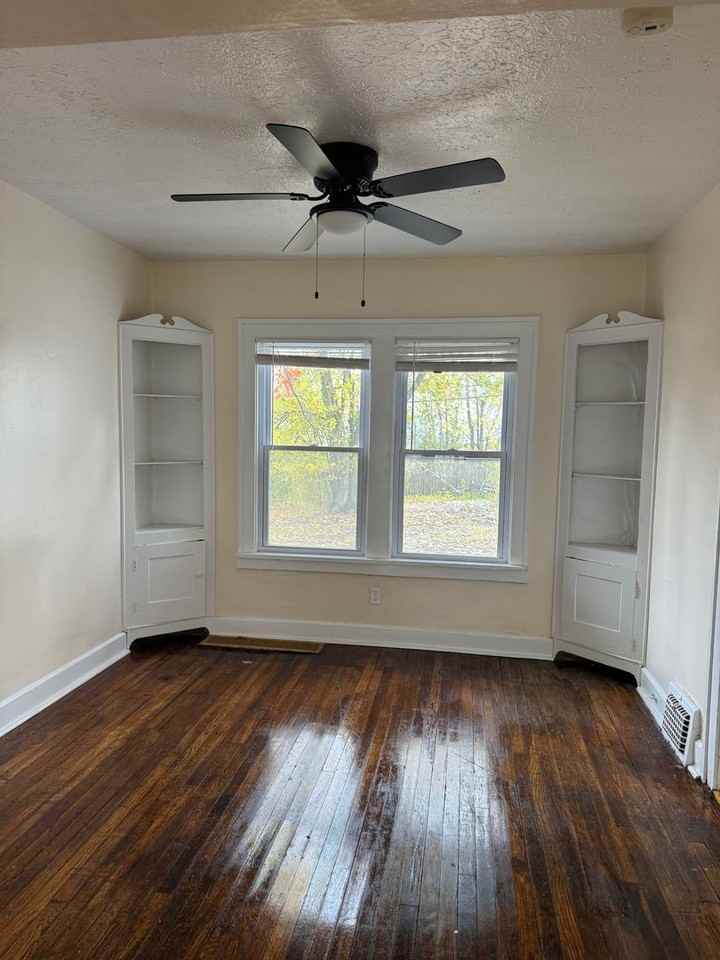 1549 East 196th Street - Photo 7 of 10