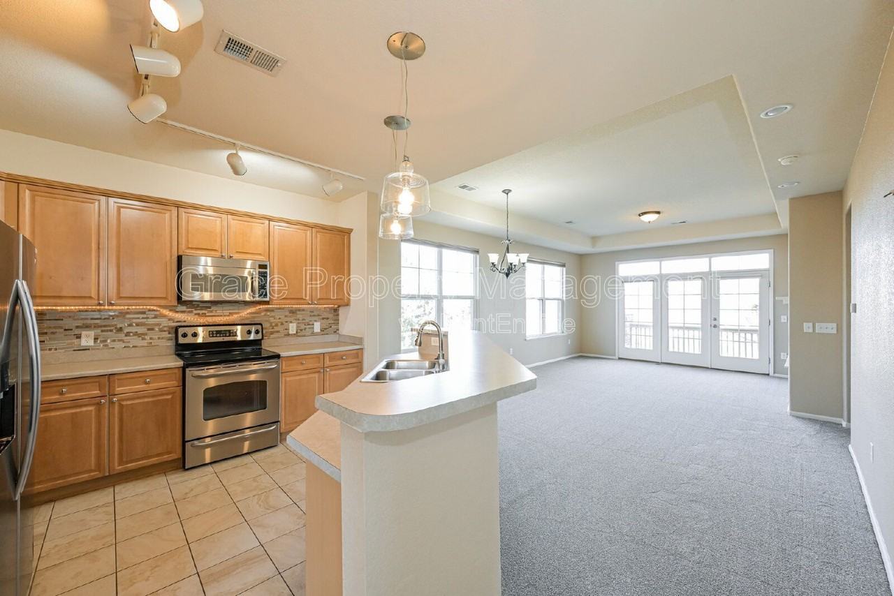 2230 S Vaughn Way #202 - Photo 5 of 17