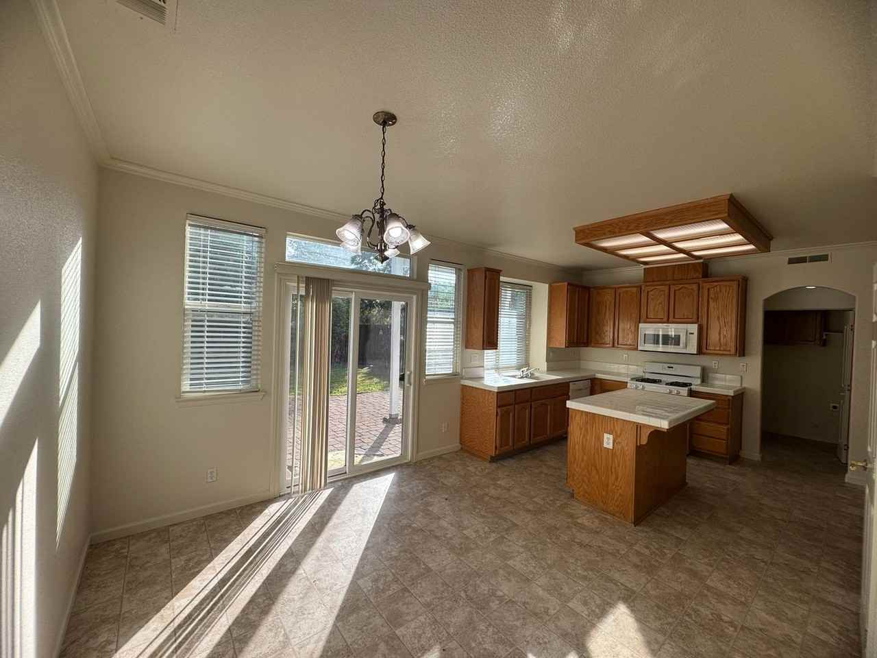 5811 Anchor Bay Way - Photo 7 of 31