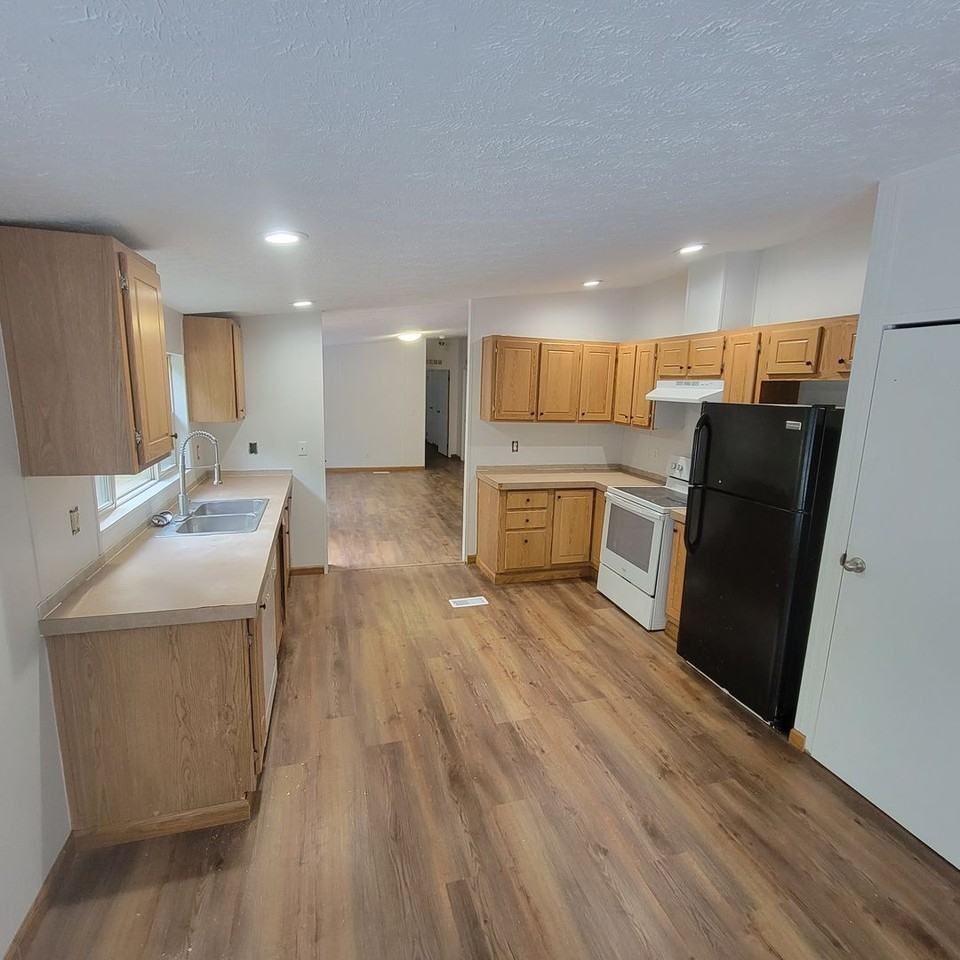 230 Shadow Ln - Photo 4 of 12