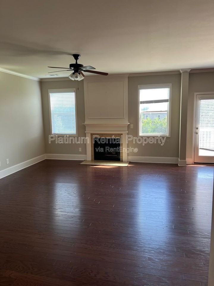 4770 Leatherstone Way - Photo 7 of 50