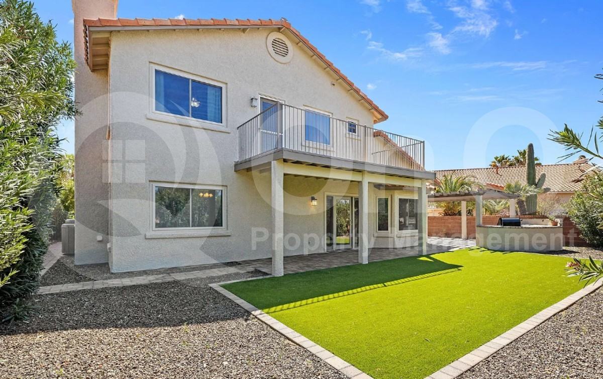 874 W Port Royal Pl - Photo 7 of 35