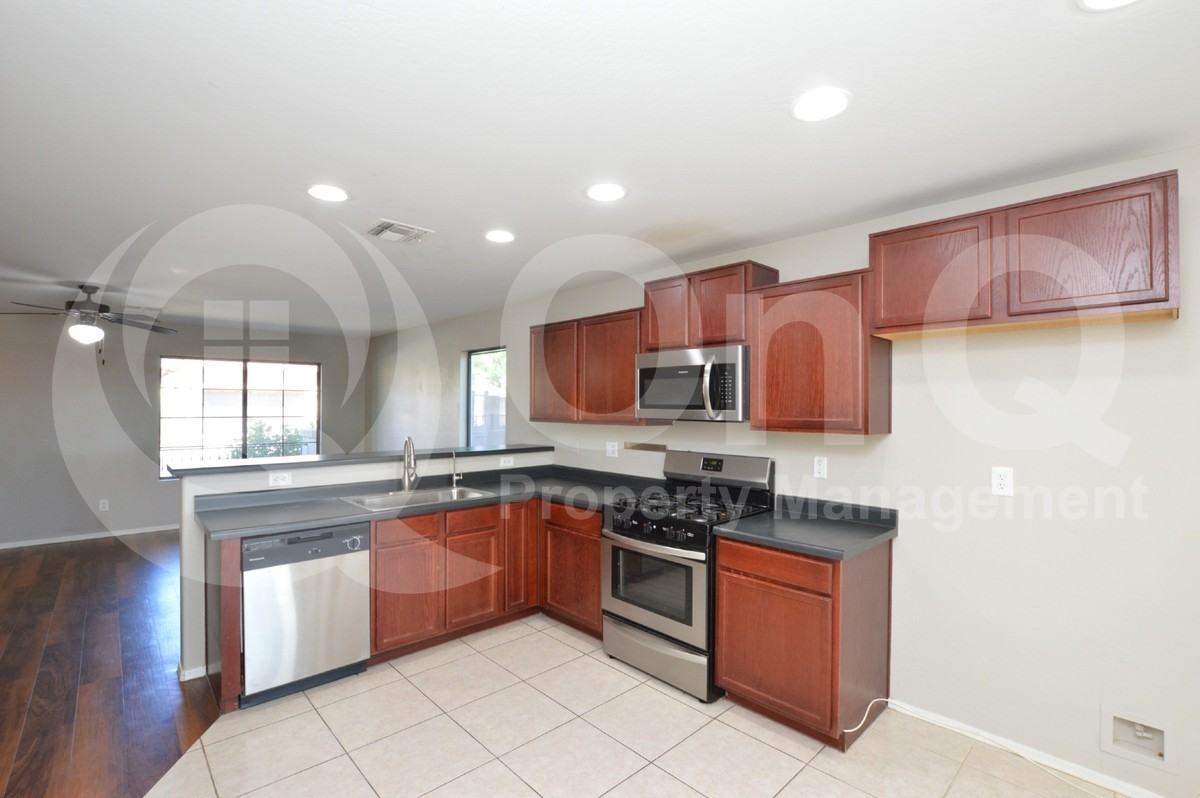 9263 E Greenway St - Photo 3 of 27