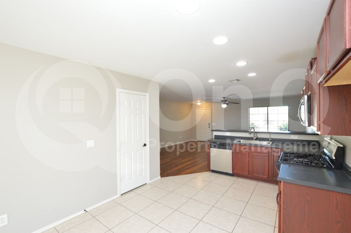 9263 E Greenway St - Photo 5 of 27