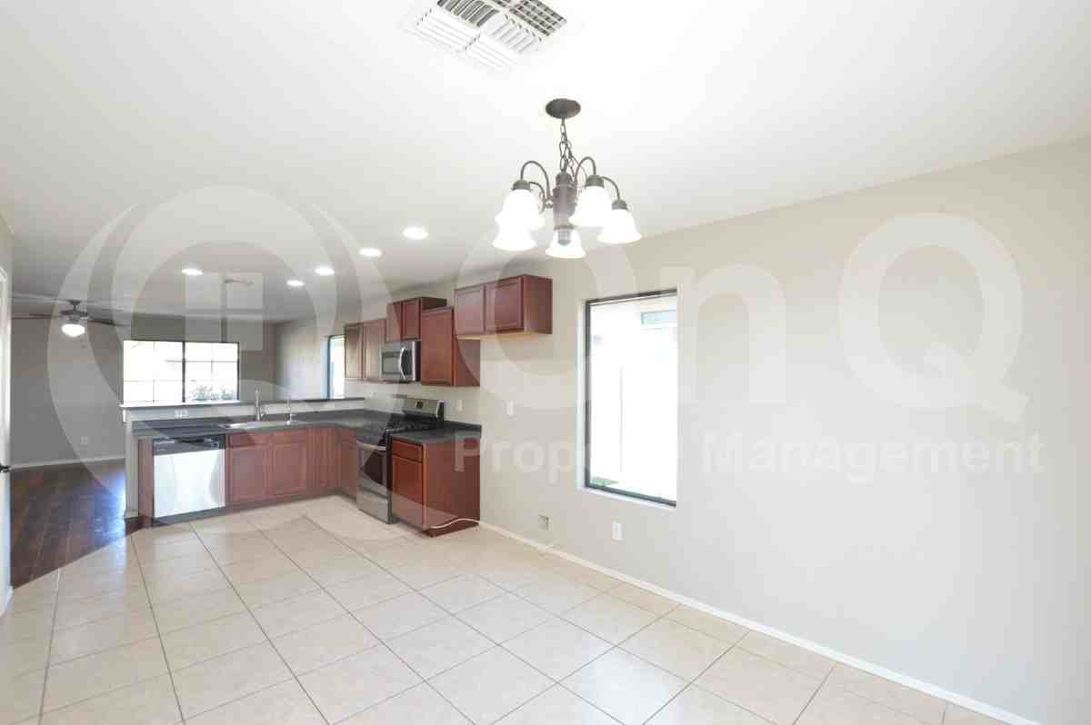 9263 E Greenway St - Photo 6 of 27