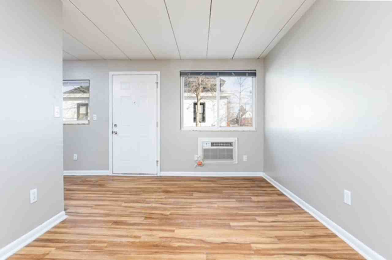 Modern & Convenient Apartments Near OSU – Prime Columbus Location - Photo 3 of 4