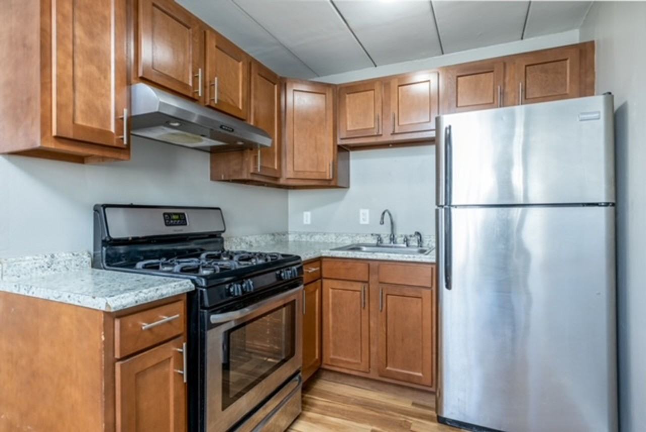 Modern & Convenient Apartments Near OSU – Prime Columbus Location - Photo 4 of 4