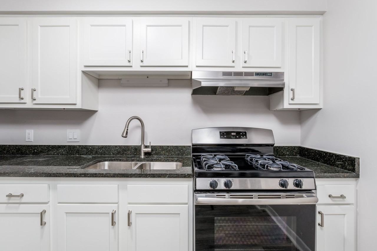 4577 Olentangy River Rd - Photo 2 of 33