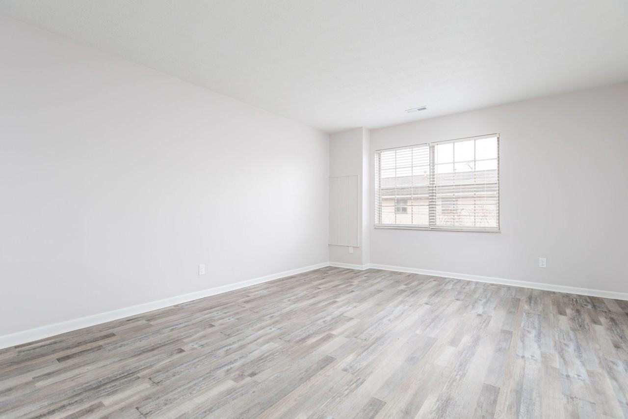 4577 Olentangy River Rd - Photo 4 of 33