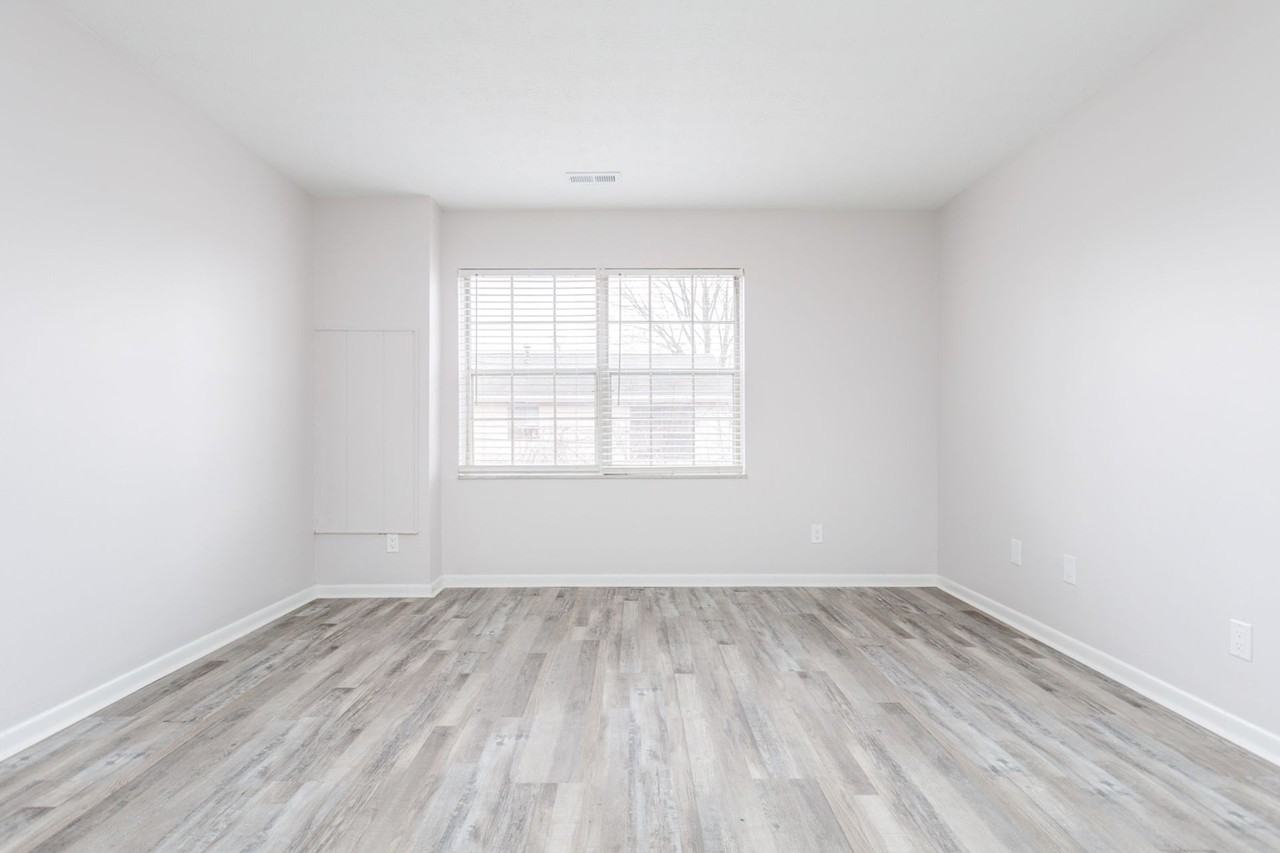 4577 Olentangy River Rd - Photo 5 of 33