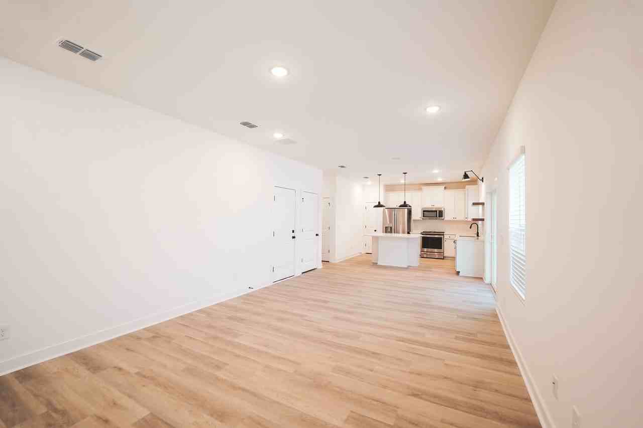 108 Kingswood Cir - Photo 6 of 50