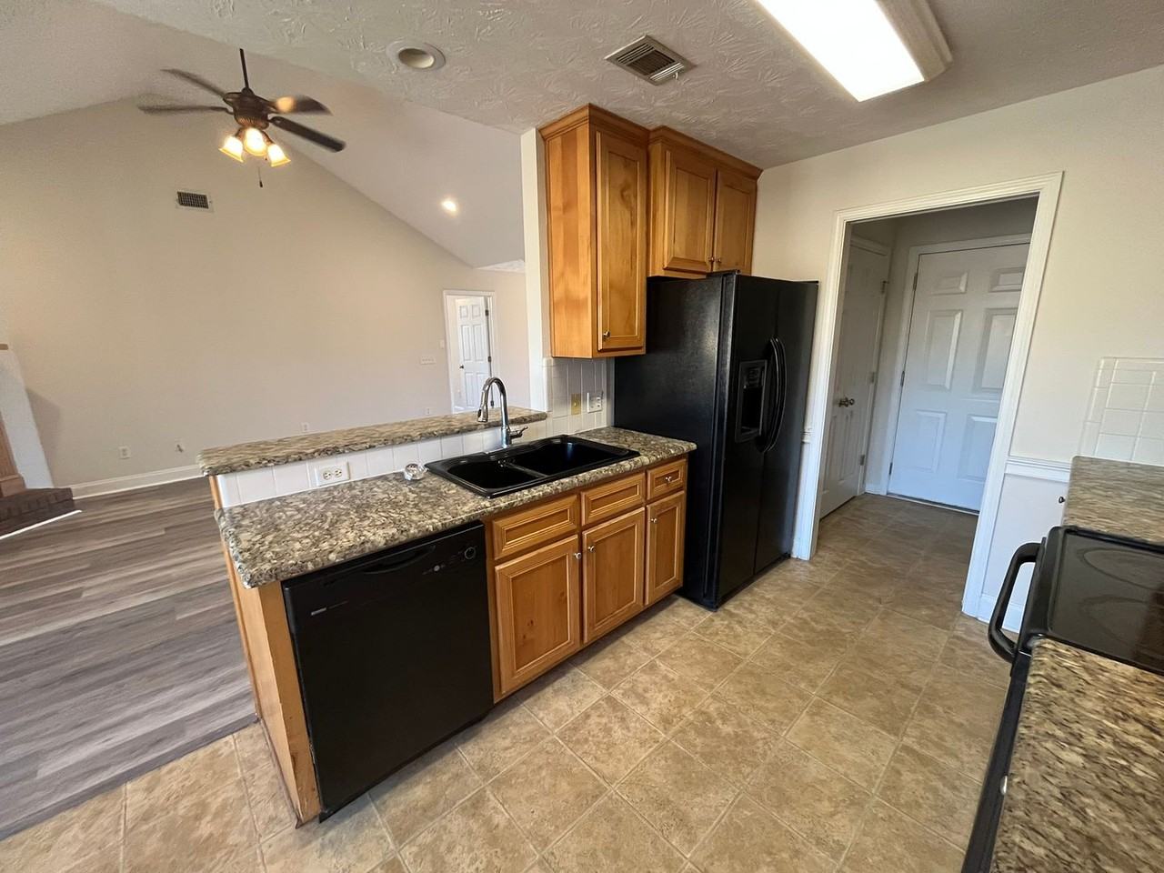 8037 Garrett Pines Dr - Photo 3 of 31