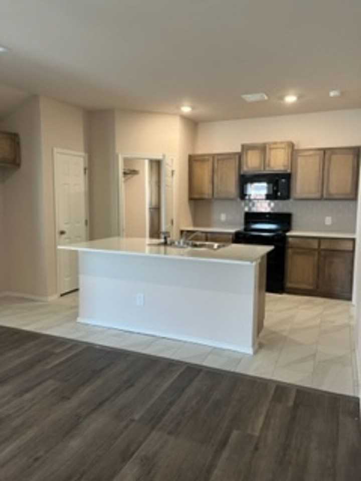 2925 Nw 195th St - Photo 3 of 10