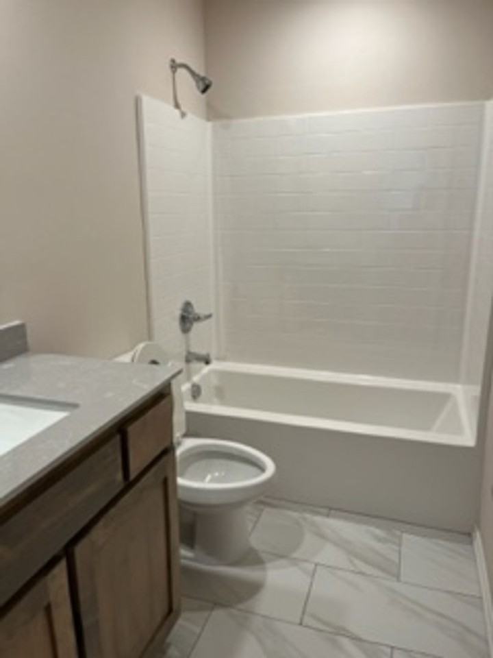 2925 Nw 195th St - Photo 6 of 10