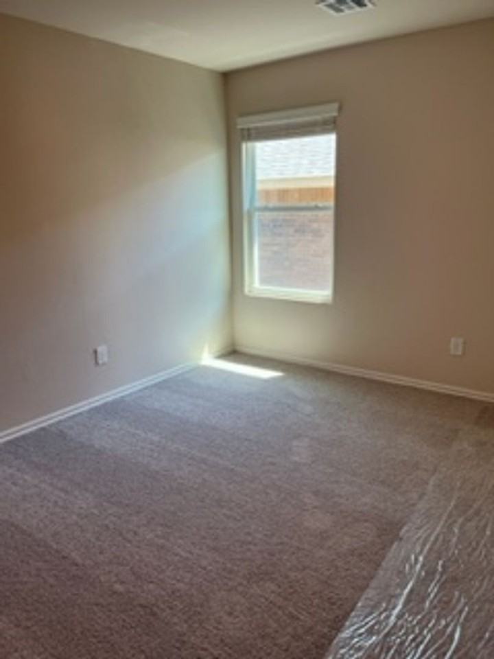 2925 Nw 195th St - Photo 7 of 10