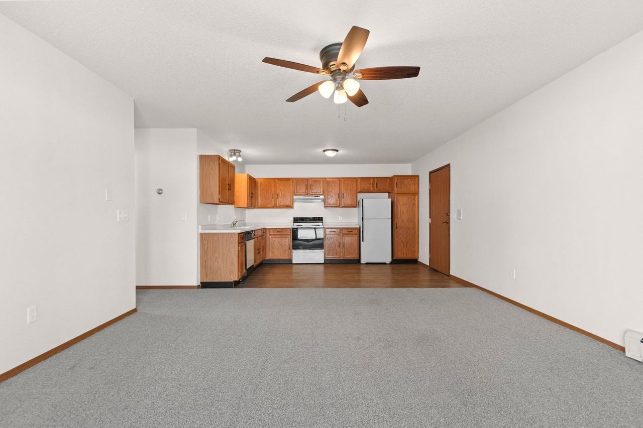 Sunshine Court Apartments - Photo 6 of 16