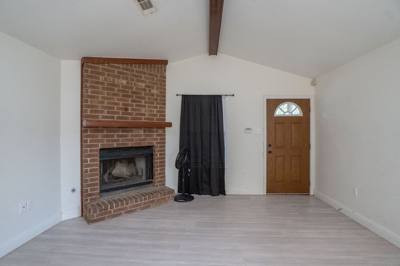 12506 Westglen Dr - Photo 2 of 22