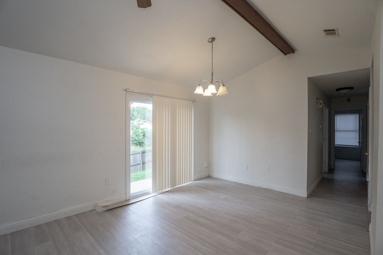 12506 Westglen Dr - Photo 4 of 22