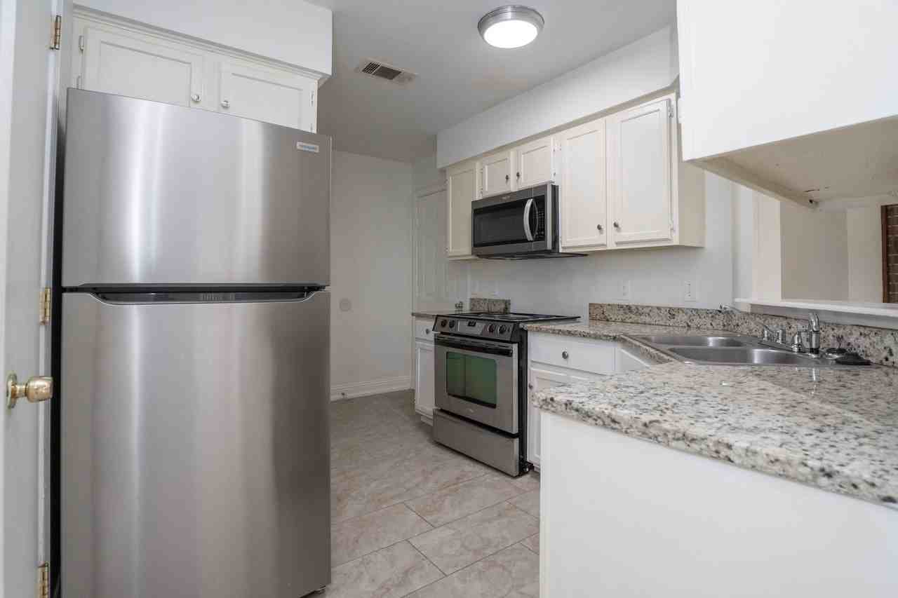 12506 Westglen Dr - Photo 5 of 22