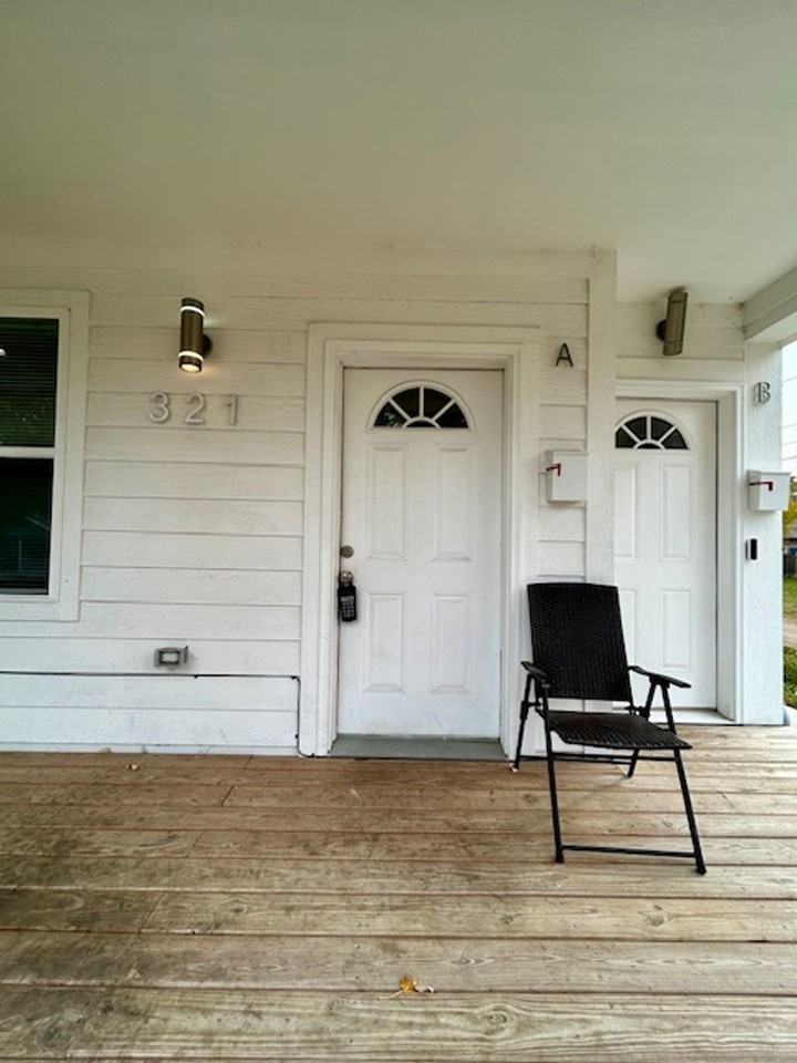 Charming 3 - Photo 3 of 24