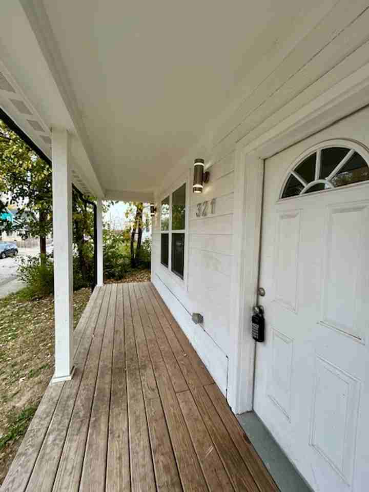 Charming 3 - Photo 4 of 24