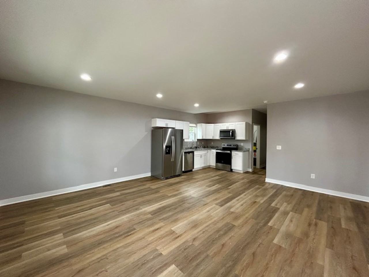 Charming 3 - Photo 6 of 24