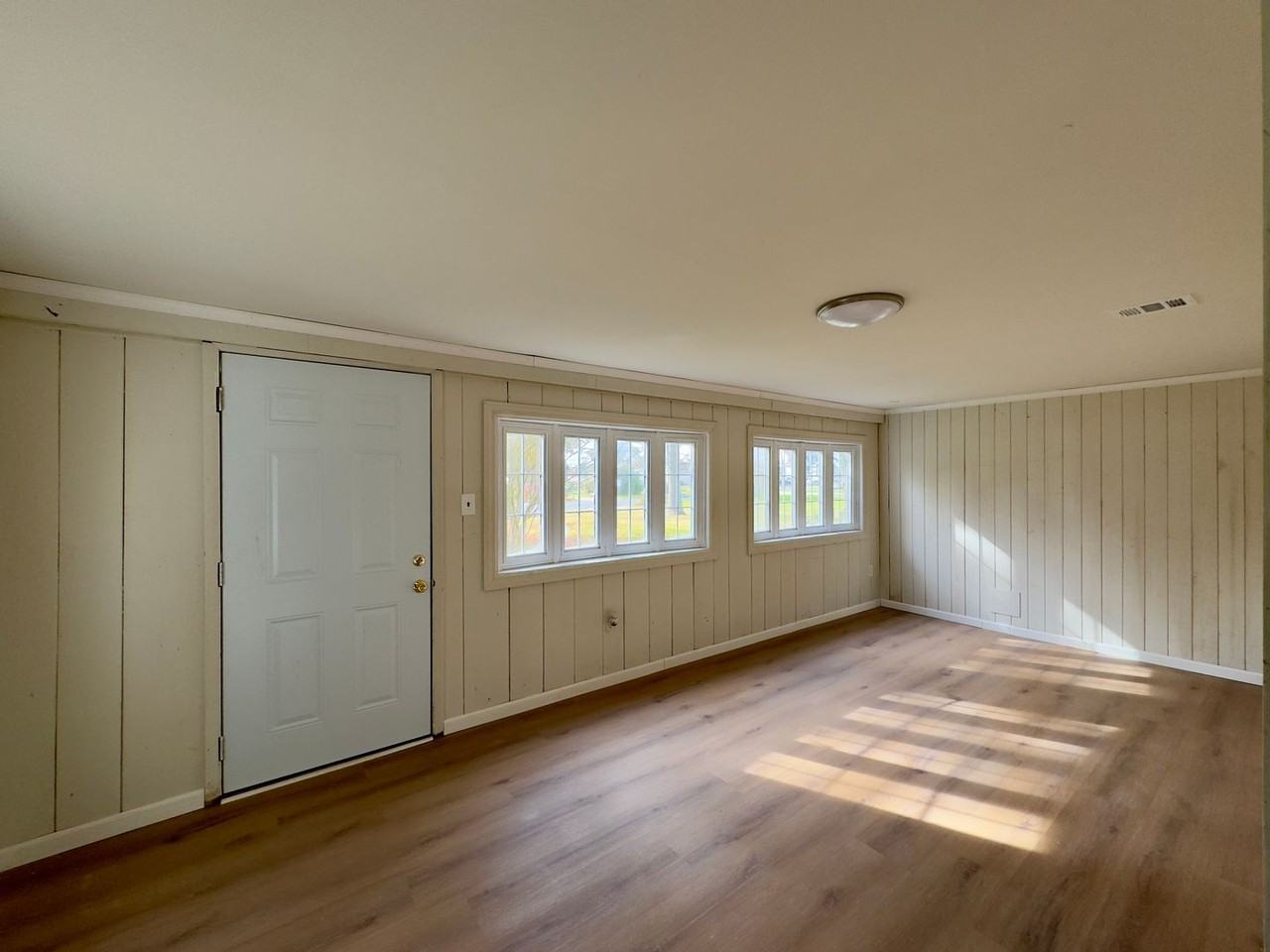 815 Seneca Park Rd - Photo 2 of 27