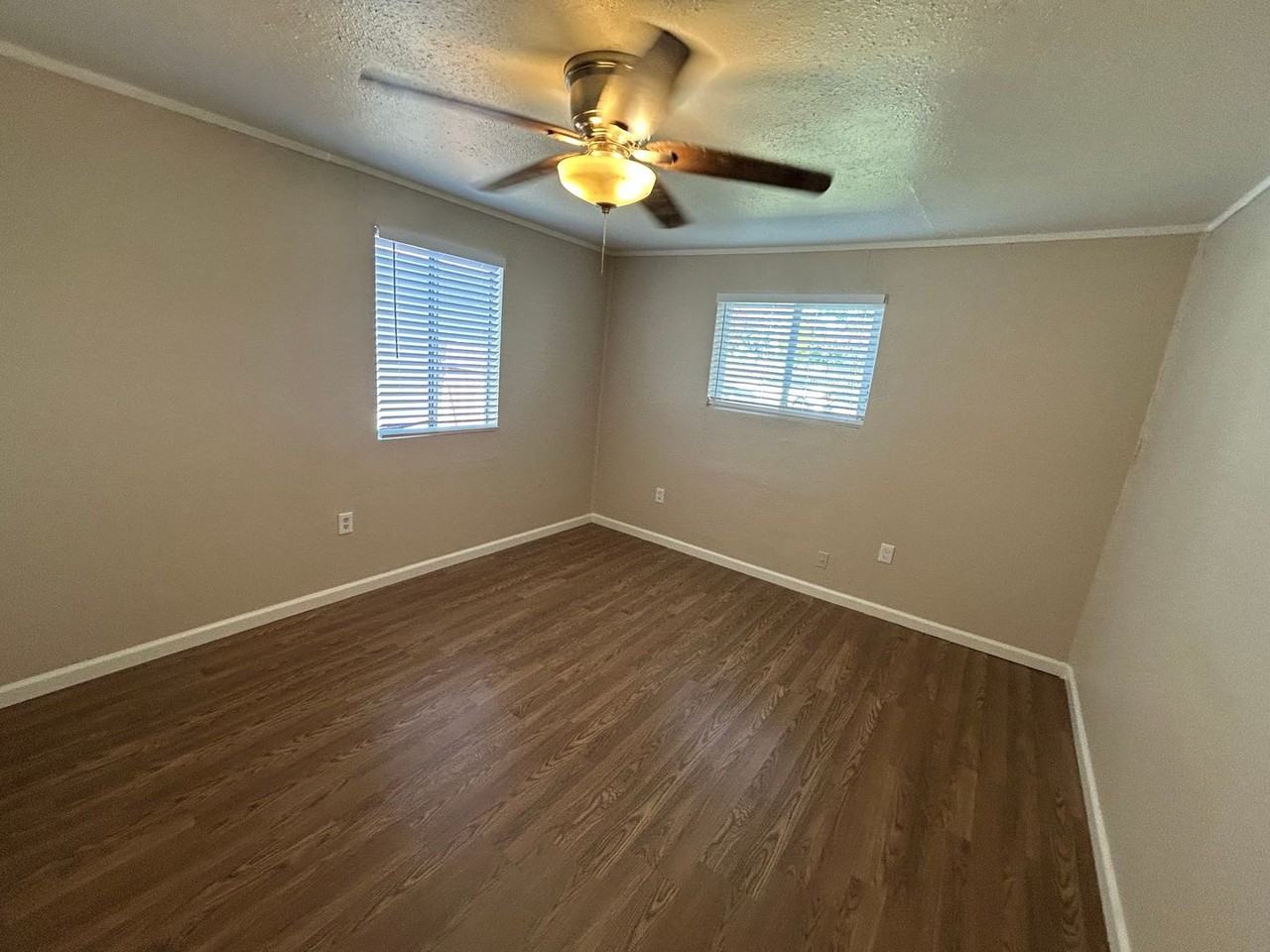 411 W 19th St - Photo 6 of 12