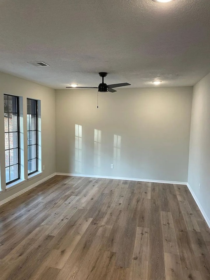 1823 S Mosley Ave - Photo 2 of 8