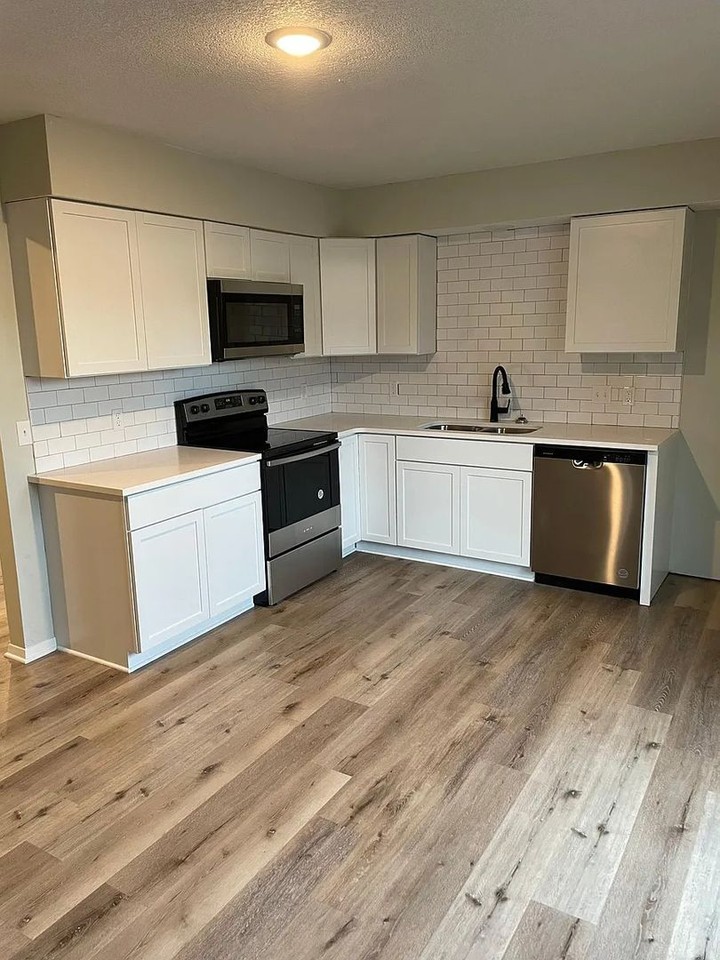 1823 S Mosley Ave - Photo 3 of 8
