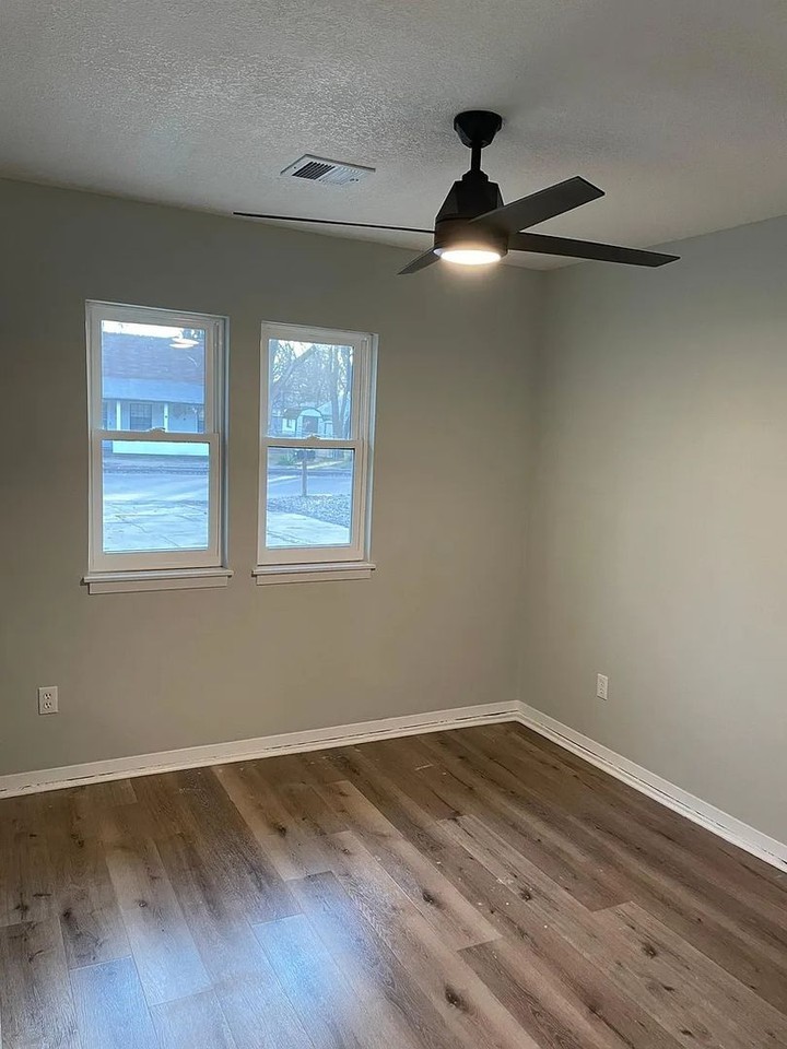 1823 S Mosley Ave - Photo 4 of 8