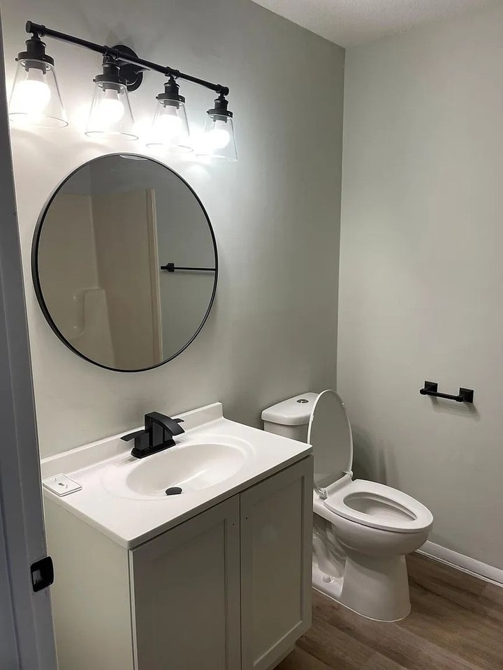 1823 S Mosley Ave - Photo 6 of 8