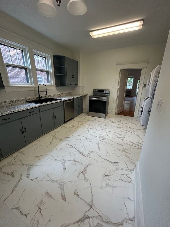 307 Virginia Ave - Photo 7 of 18