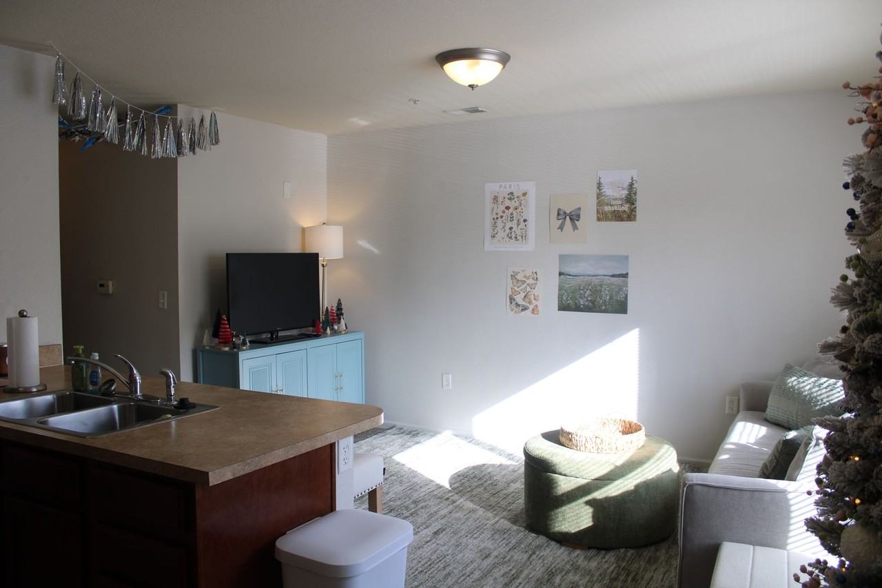 1121 Thurston St - Photo 5 of 15