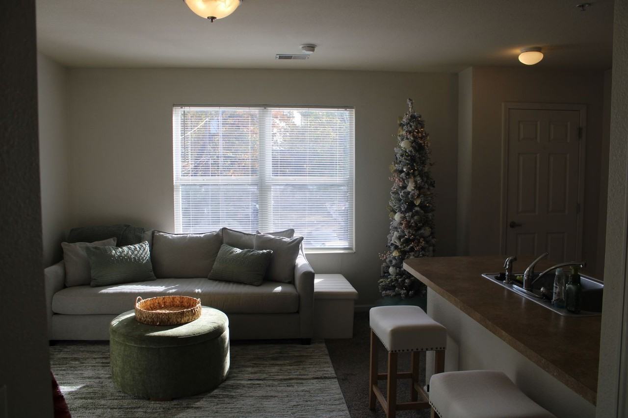 1121 Thurston St - Photo 6 of 15