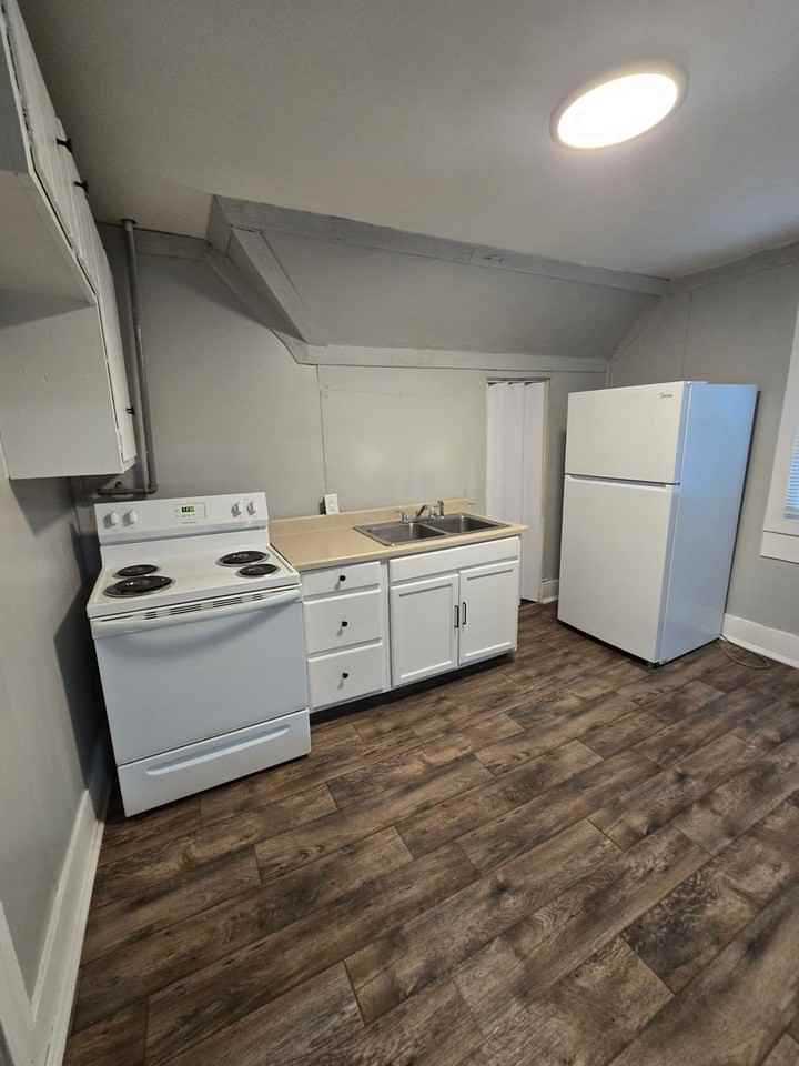 1609 Brown St #B - Photo 6 of 15