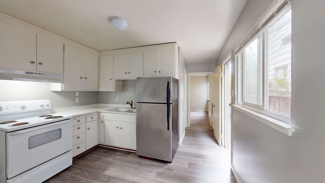 1648 Russell St, - Photo 2 of 33