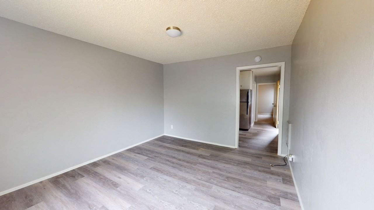 1648 Russell St, - Photo 6 of 33