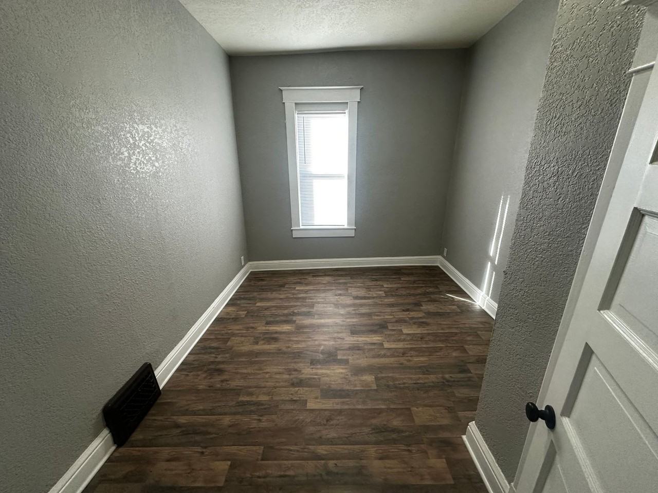 2215 Lafayette St - Photo 6 of 8