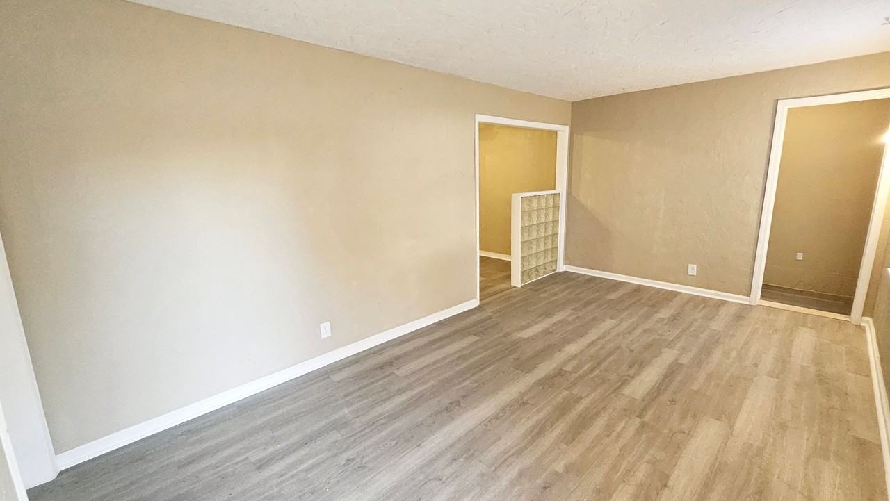 4110 Southeast 11th Street - Photo 3 of 19