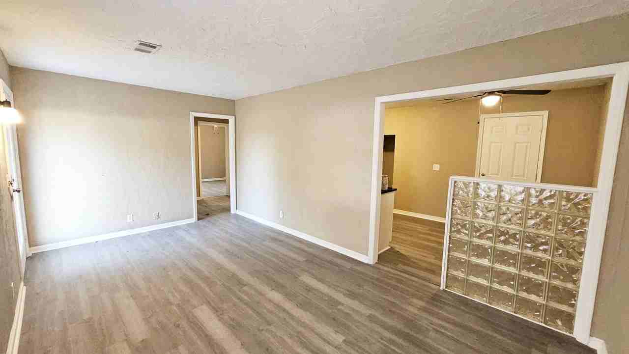 4110 Southeast 11th Street - Photo 4 of 19