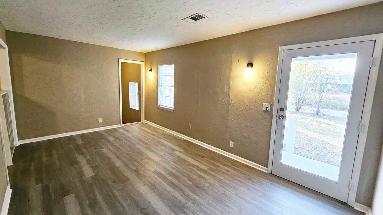 4110 Southeast 11th Street - Photo 6 of 19