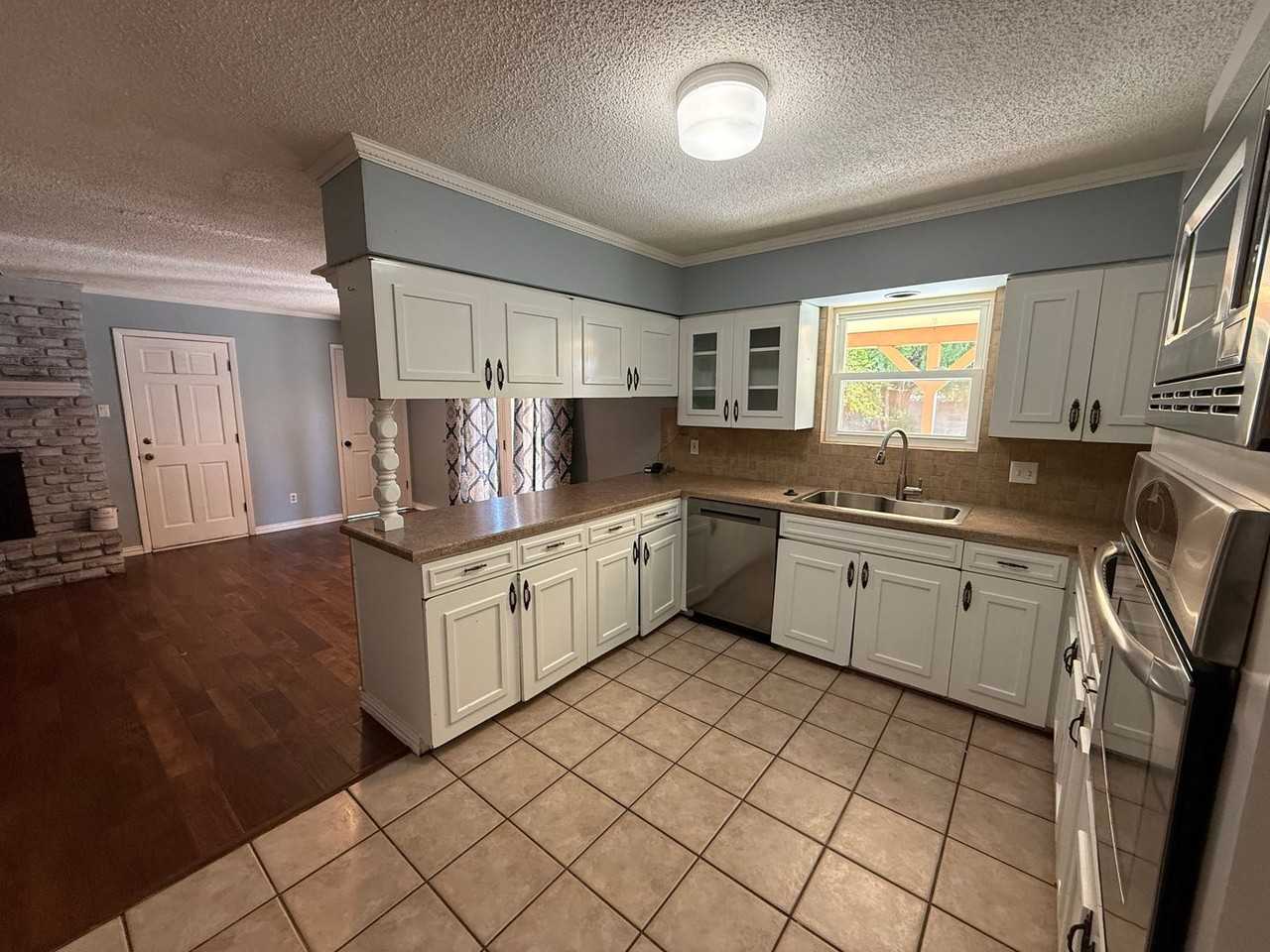 1701 Courtland Circle - Photo 4 of 29