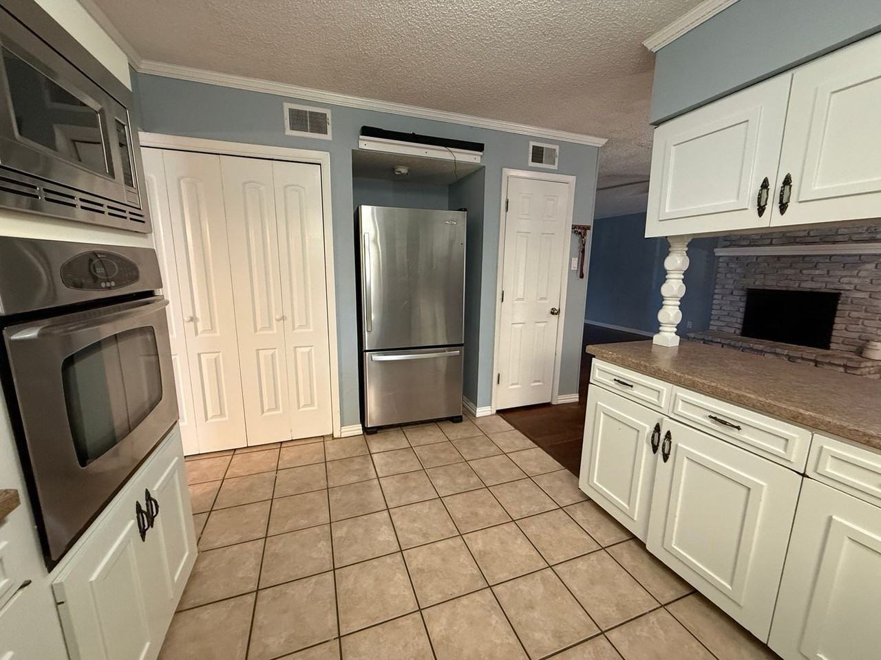 1701 Courtland Circle - Photo 5 of 29