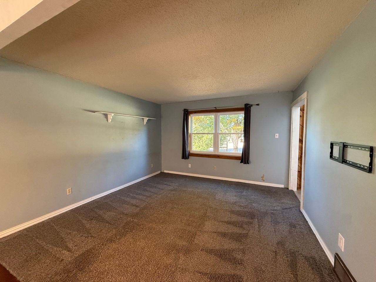 1701 Courtland Circle - Photo 7 of 29