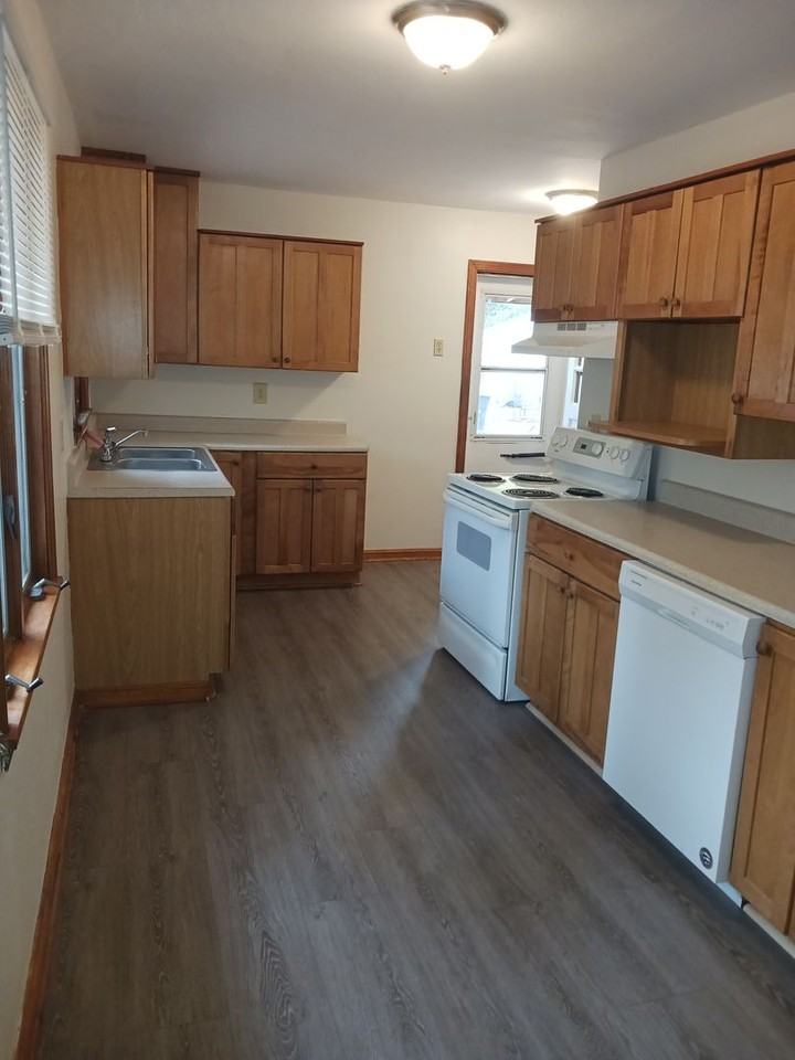 1054 Westover Drive Southeast - Photo 4 of 11