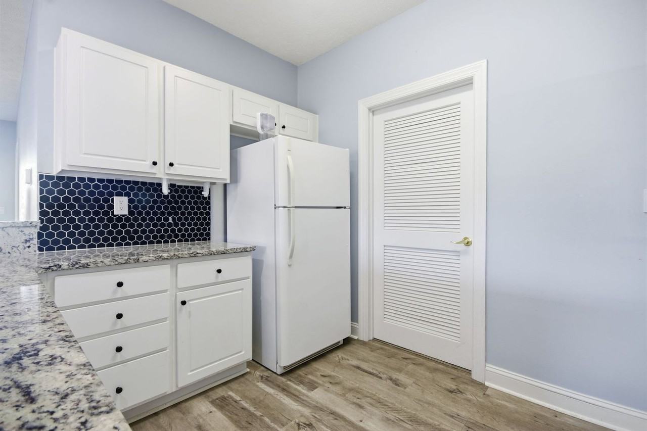 6000 Windsor Green Way #201 - Photo 2 of 32