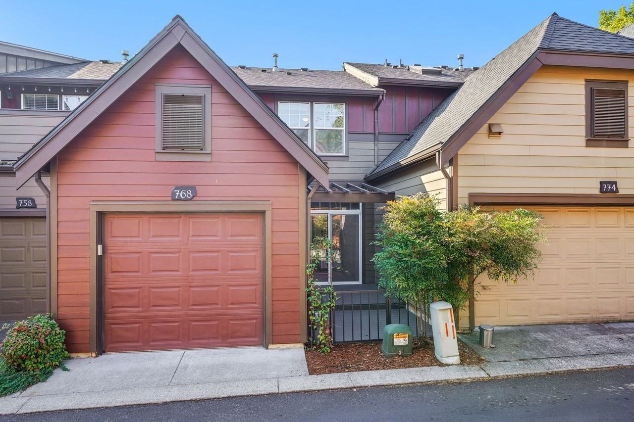 768 Ne 70th Ave - Photo 2 of 15