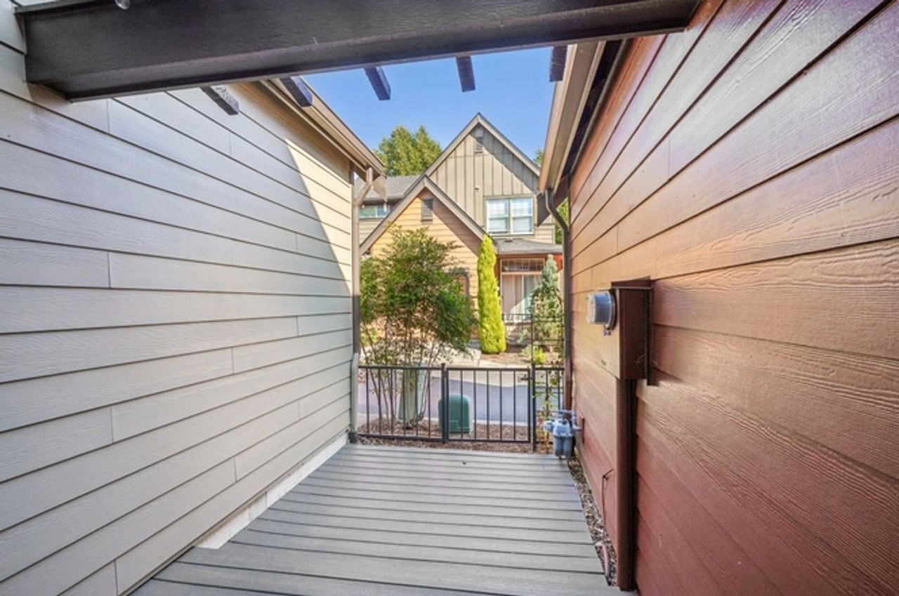 768 Ne 70th Ave - Photo 3 of 15